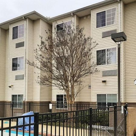 Starkville Inn & Suites Exterior foto